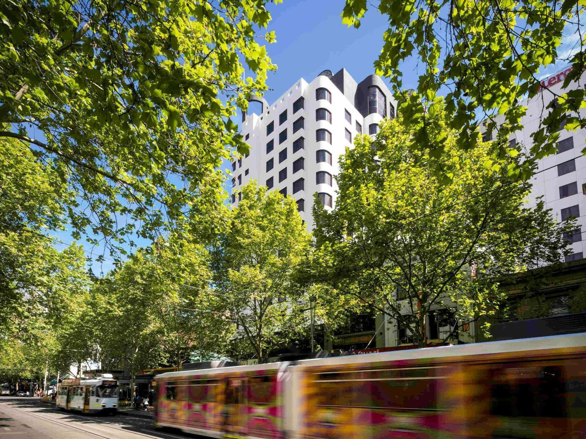 Pullman Melbourne City Centre Buitenkant foto The proposed tram interchange at the north-east corner of the station