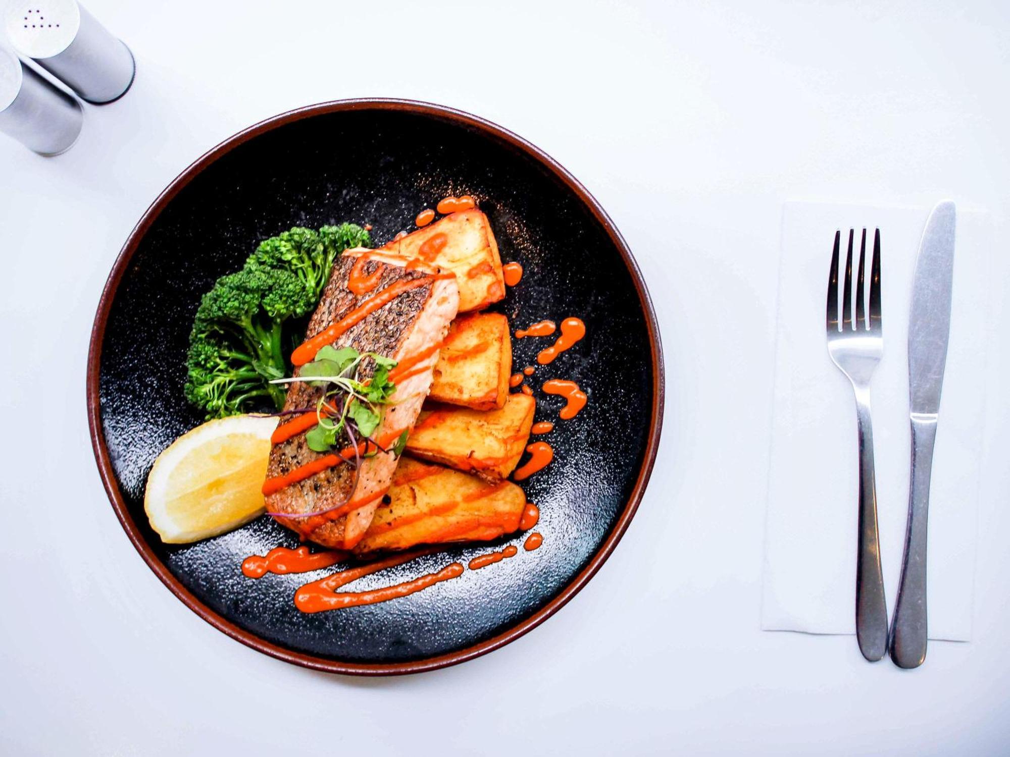 Pullman Melbourne City Centre Buitenkant foto A plate of food