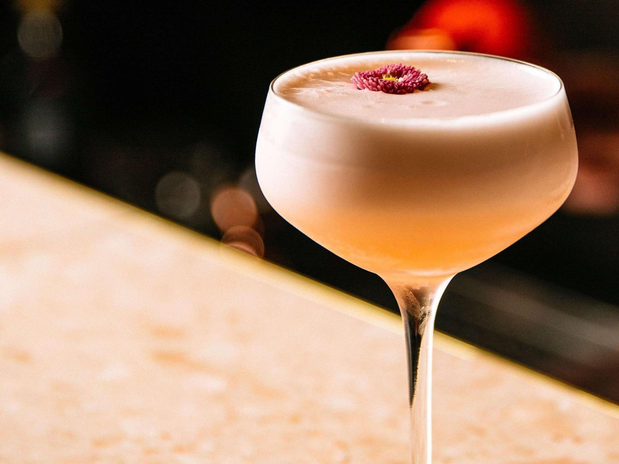 Pullman Melbourne City Centre Buitenkant foto A Clover Club cocktail
