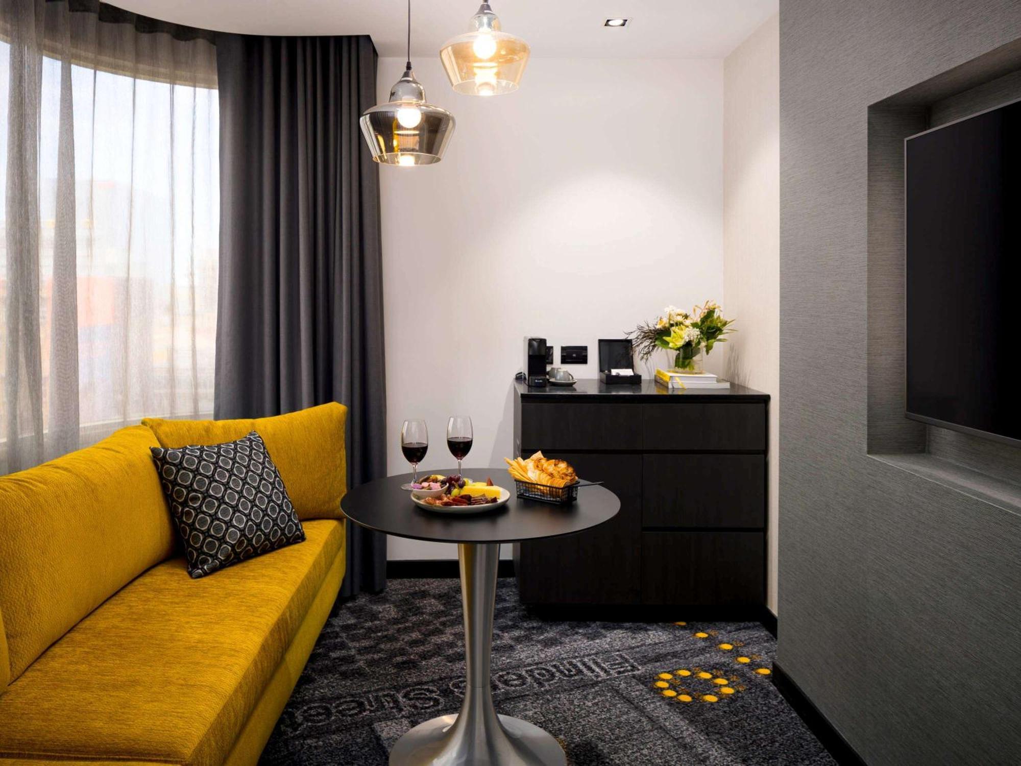 Pullman Melbourne City Centre Buitenkant foto A suite at the hotel