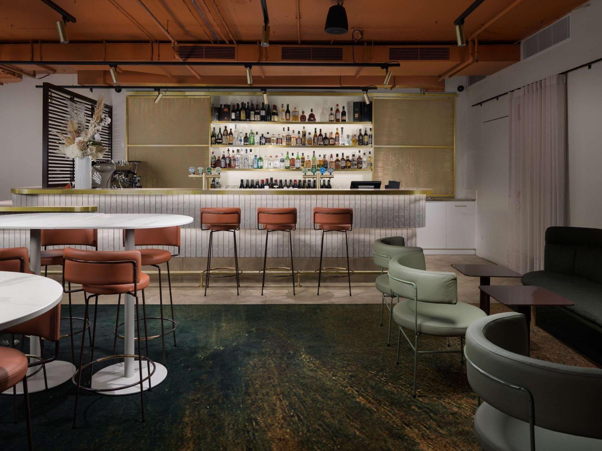 Pullman Melbourne City Centre Buitenkant foto The bar at the 2018 edition of the London Design Festival